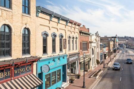 Hip Urban Loft-Small Town Charm-124 Lofts #2 West Dundee Extérieur photo