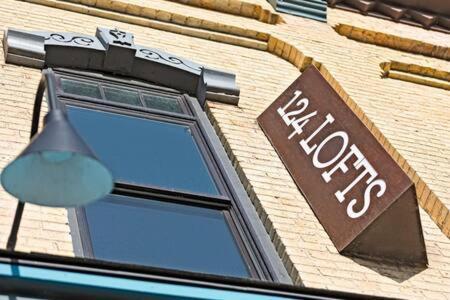 Hip Urban Loft-Small Town Charm-124 Lofts #2 West Dundee Extérieur photo