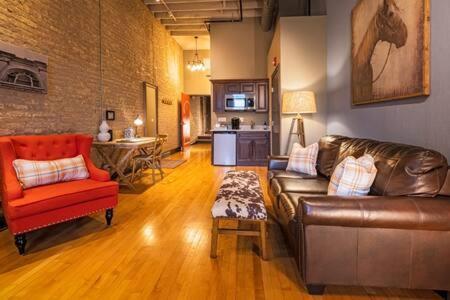 Hip Urban Loft-Small Town Charm-124 Lofts #2 West Dundee Extérieur photo