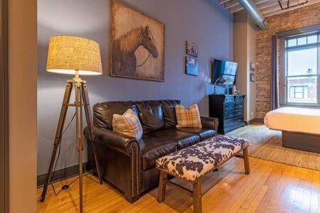 Hip Urban Loft-Small Town Charm-124 Lofts #2 West Dundee Extérieur photo