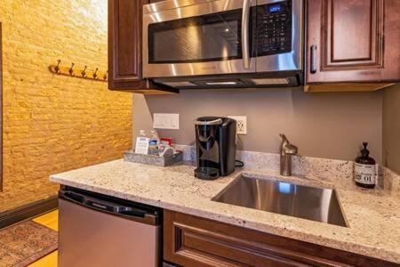 Hip Urban Loft-Small Town Charm-124 Lofts #2 West Dundee Extérieur photo
